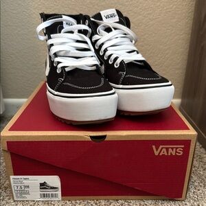For @heyimtired - BRAND NEW - Vans Black and White Platform Sneakers